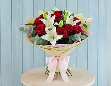 Букет цветов из:  Лилии и Розы в Новопавловске