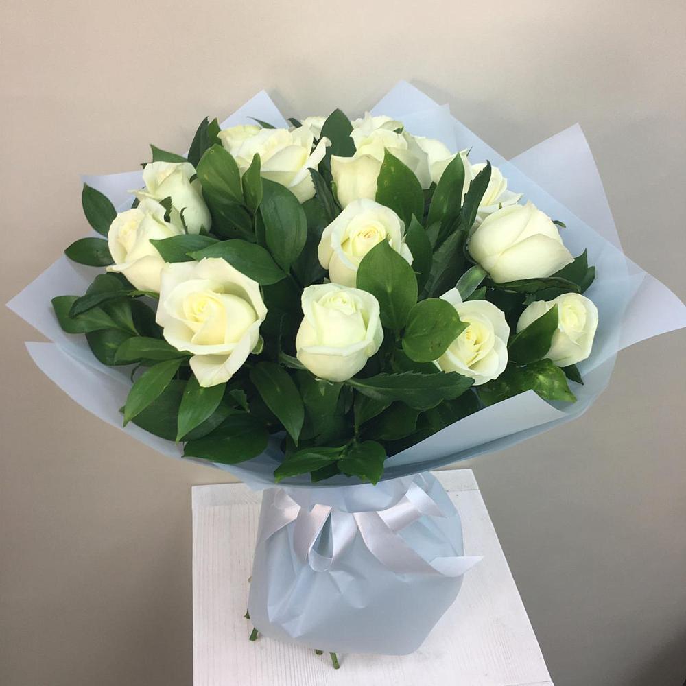 Букет 15 Белых роз Проуд в Новопавловске