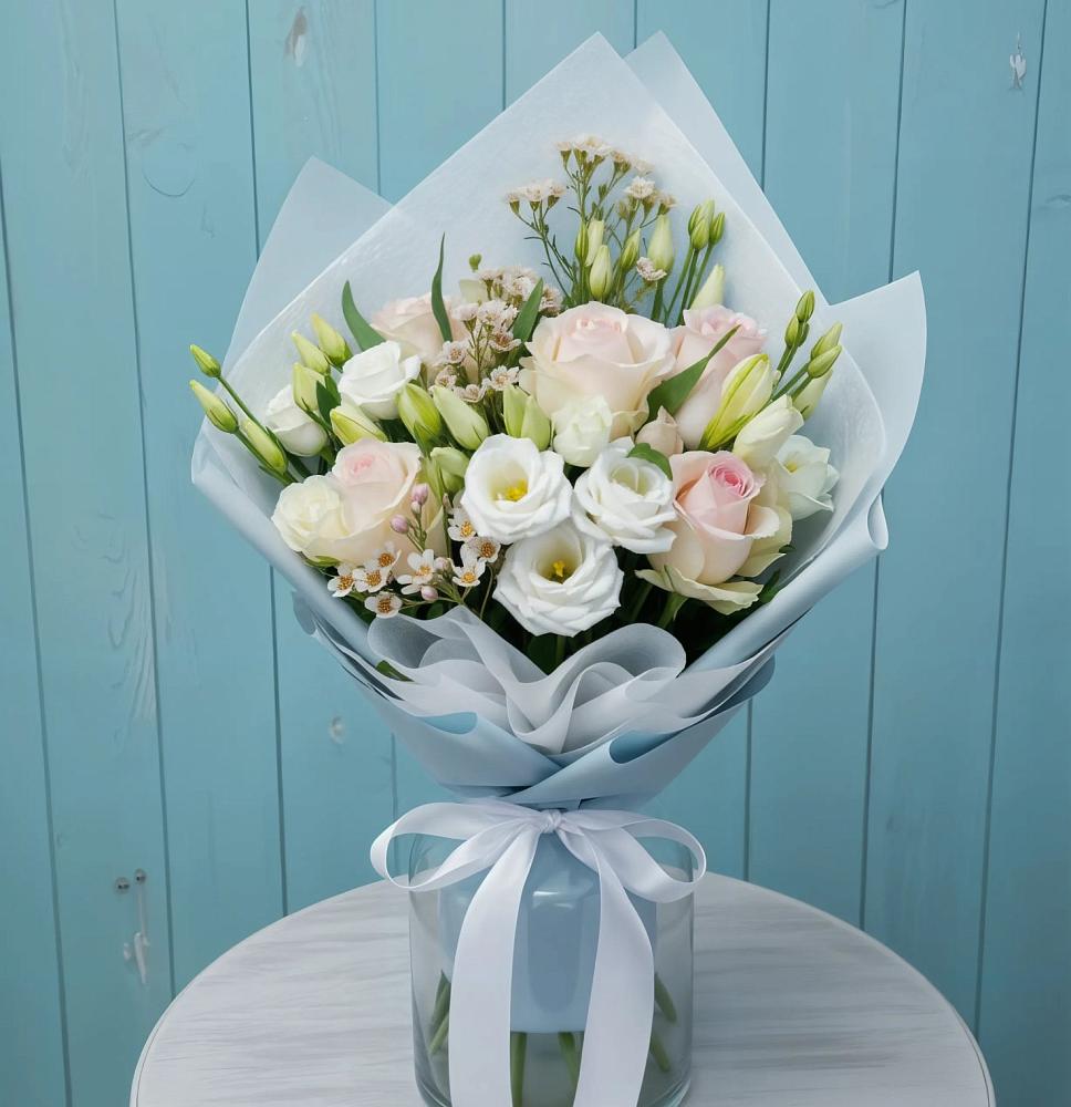 Букет цветов из: Розы и Лизиантусы в Новопавловске