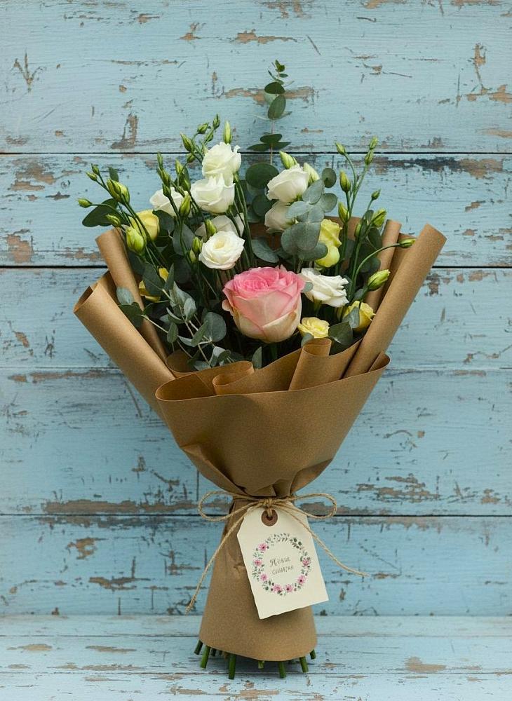 Букет цветов из: Розы и Лизиантусы в Новопавловске