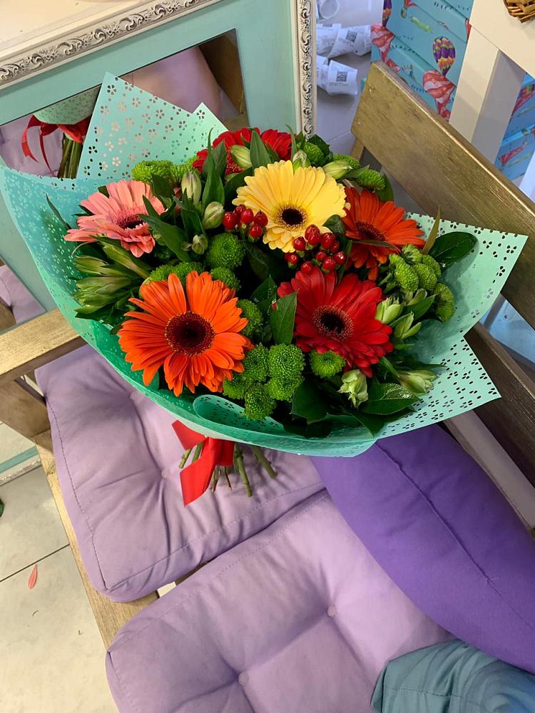 Букет цветов из: Герберы, Хризантемы и Альстромерии в Новопавловске