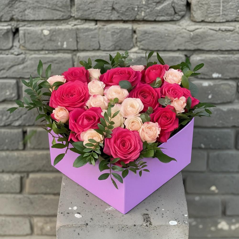 Цветочная композиция из Розы в коробке в Новопавловске
