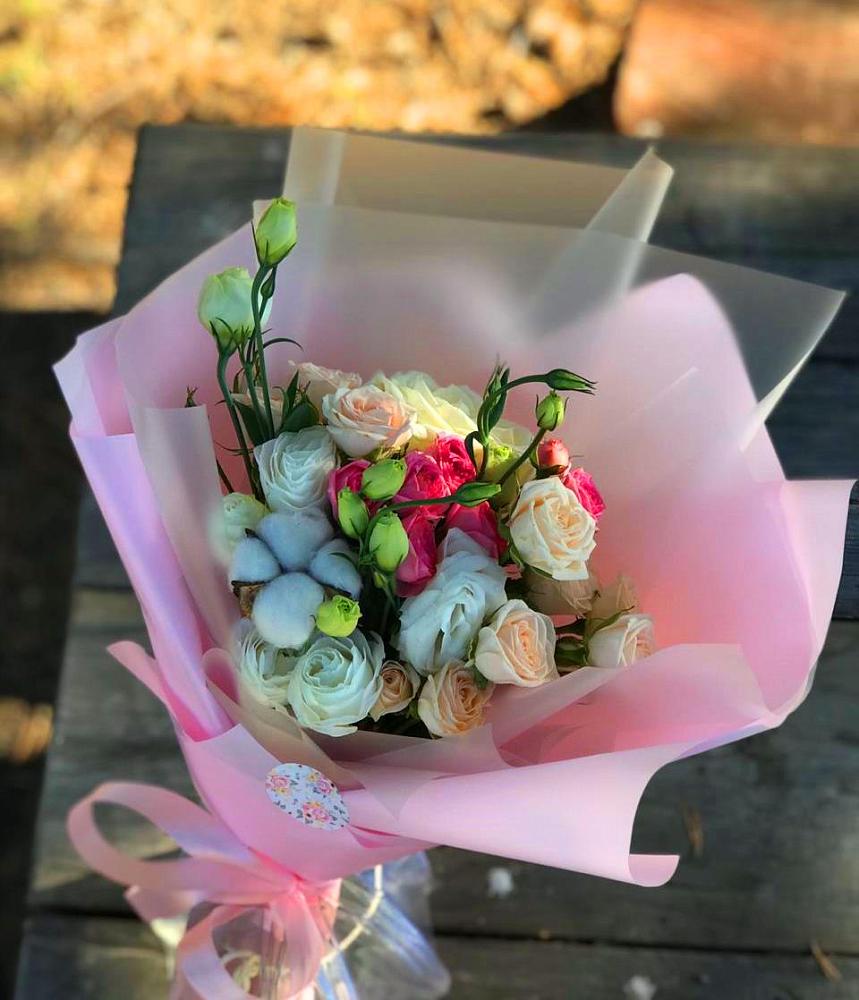 Букет цветов из: Розы и Лизиантусы в Новопавловске