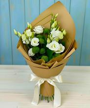 Букет цветов из:  Хризантемы и Лизиантусы в Новопавловске