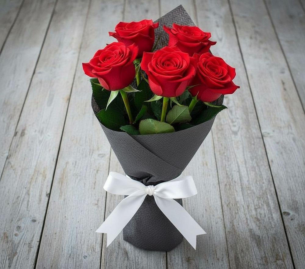 Букет 5 Красных роз Эдлесс Лав в Новопавловске