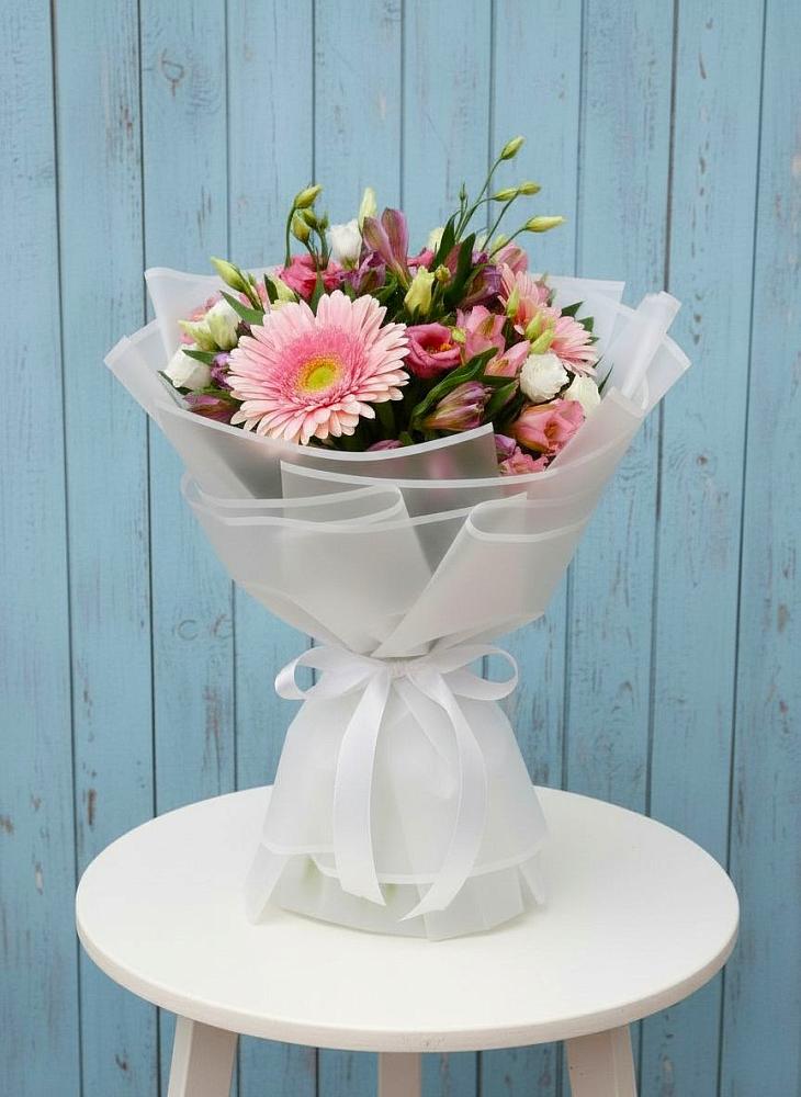 Букет цветов из: Герберы, Альстромерии и Лизиантусы в Новопавловске