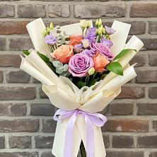 Букет цветов из:  Лизиантусы и Розы в Новопавловске