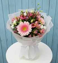 Букет цветов из:  Герберы, Альстромерии и Лизиантусы в Новопавловске