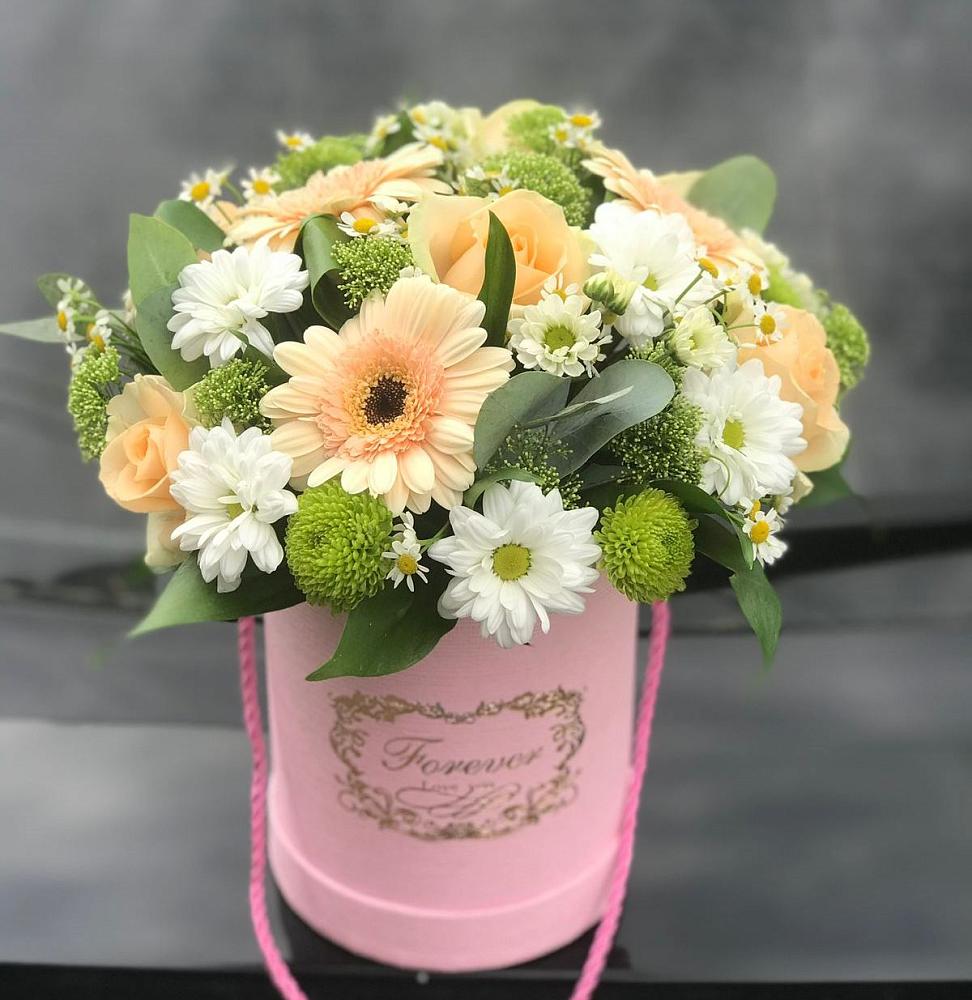 Цветочная композиция из Розы, Герберы и Хризантемы в шляпной коробке в Новопавловске