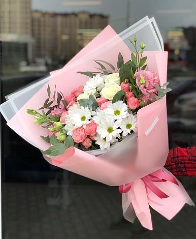 Букет цветов из: Розы, Лизиантусы и Хризантемы в Новопавловске