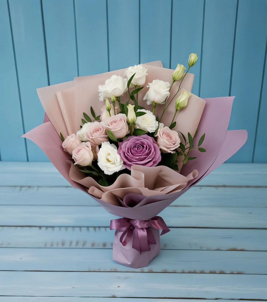 Букет цветов из: Розы и Лизиантусы в Новопавловске